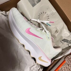 Women’s nike motiva sneakers